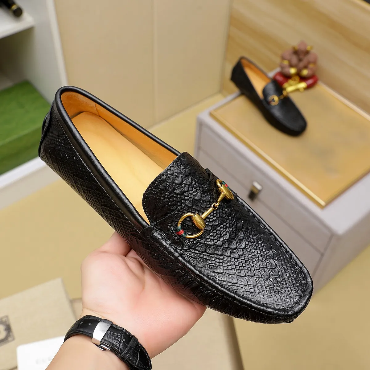 Men's shoes💰380💰🕷🕷️【 GUCCI 】Gucci's best-selling trendy men's casual slip-on shoes 🇨🇳Official website original 1:1 mold 💯Original quality, fine workmanship ☘Fashionable and versatile, perfect shape, comfortable on the feet 🍓Trendy men's recommended model, imported cowhide on the top layer 🎋High-quality pigskin lining, rubber wear-resistant and non-slip outsole, high-end atmosphere, worth owning 🍉Optional 38-44